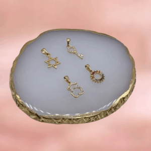 Dijes Amira en Oro Laminado – Variaciones Especiales